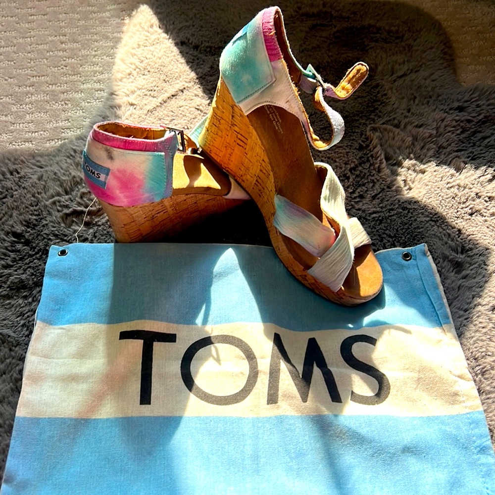 TOM'S shoes 8.5